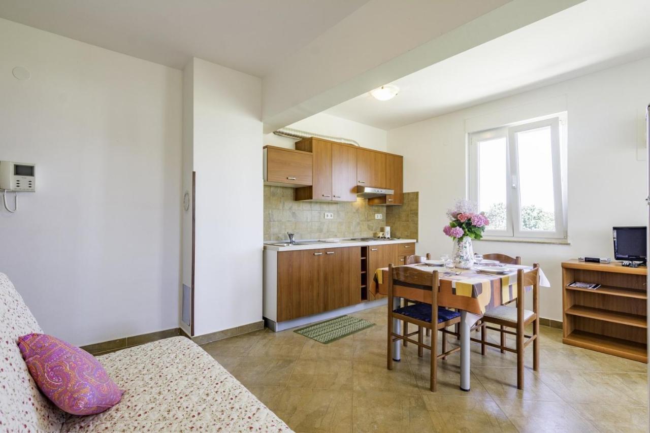 Apartments Monte Rosso Савудрия Экстерьер фото