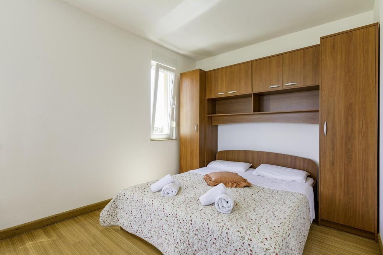 Apartments Monte Rosso Савудрия Экстерьер фото